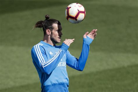 gareth bale ears|gary lineker twitter.